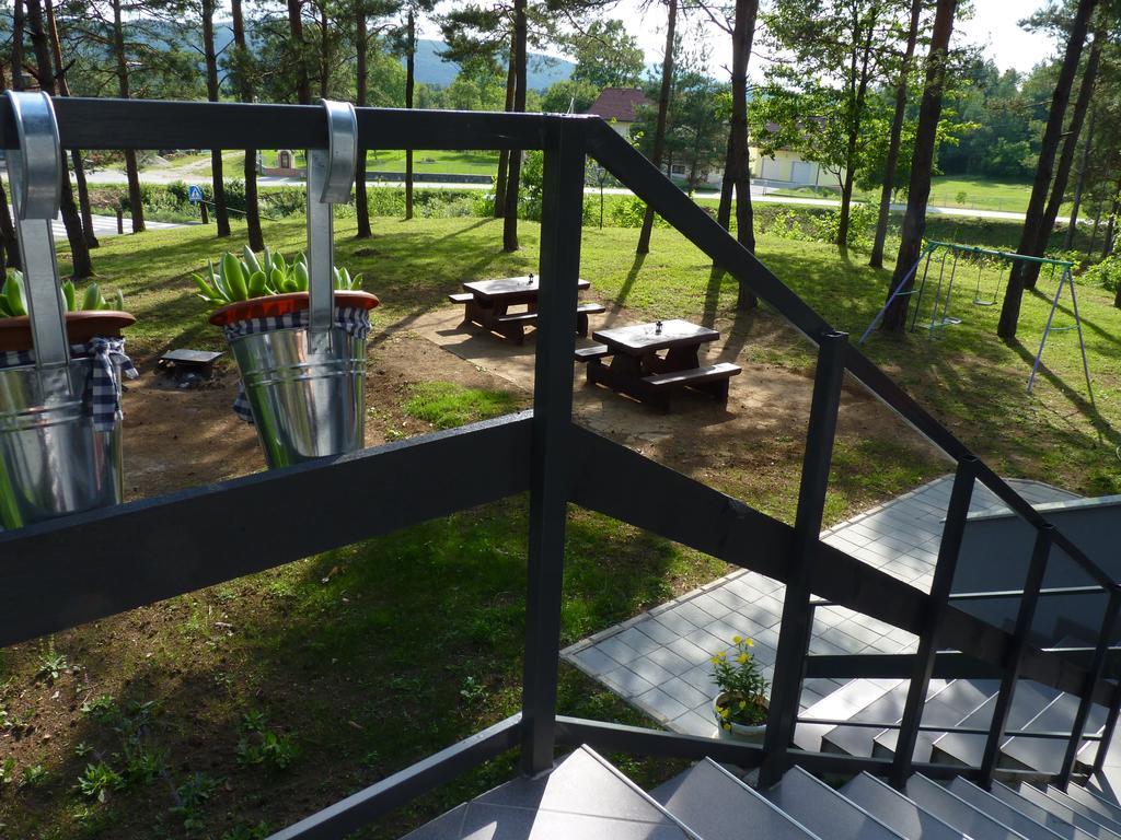 Guest House Rudine Slunj Exteriör bild